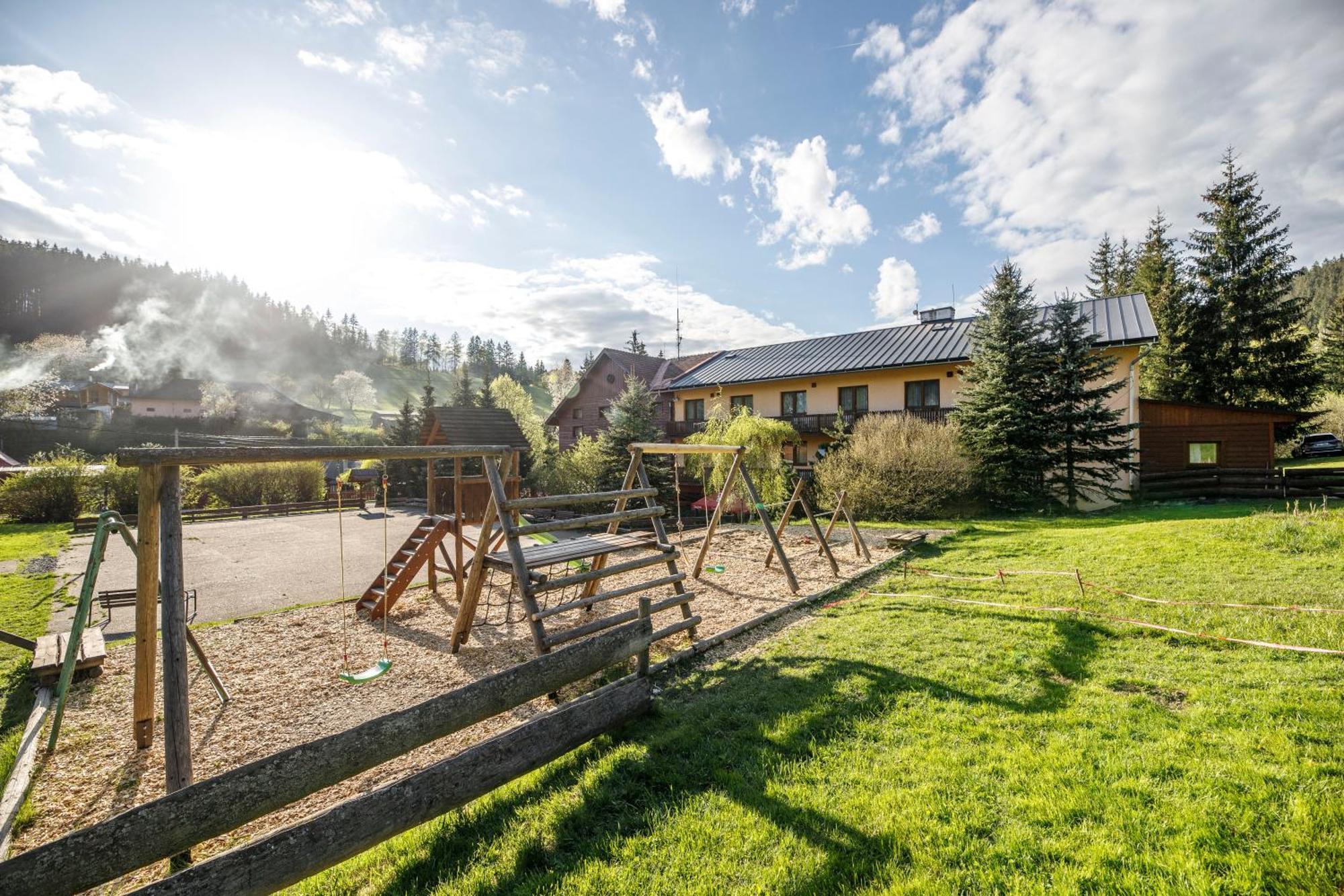 Horsky Hotel Kycerka Velké Karlovice 外观 照片