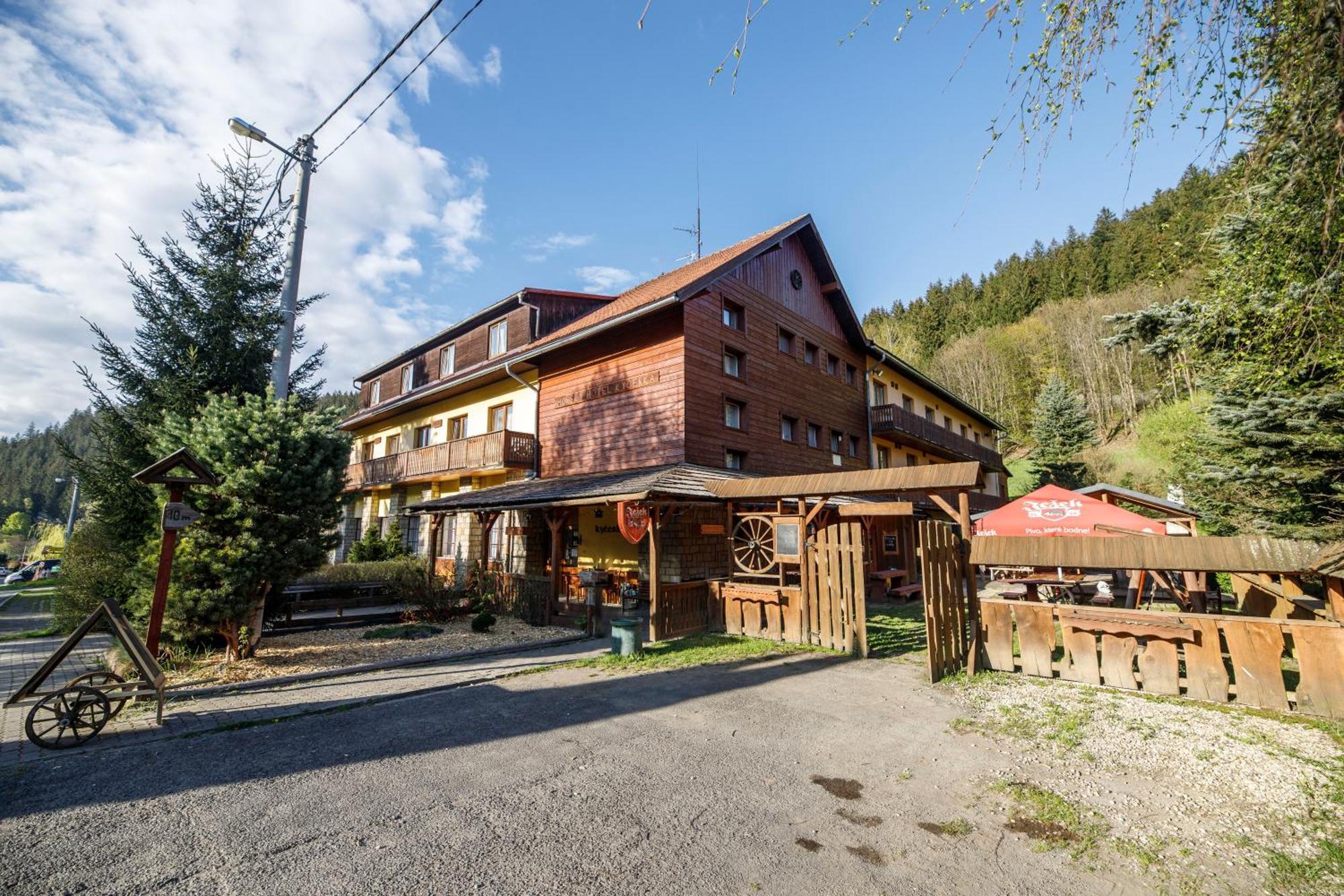 Horsky Hotel Kycerka Velké Karlovice 外观 照片